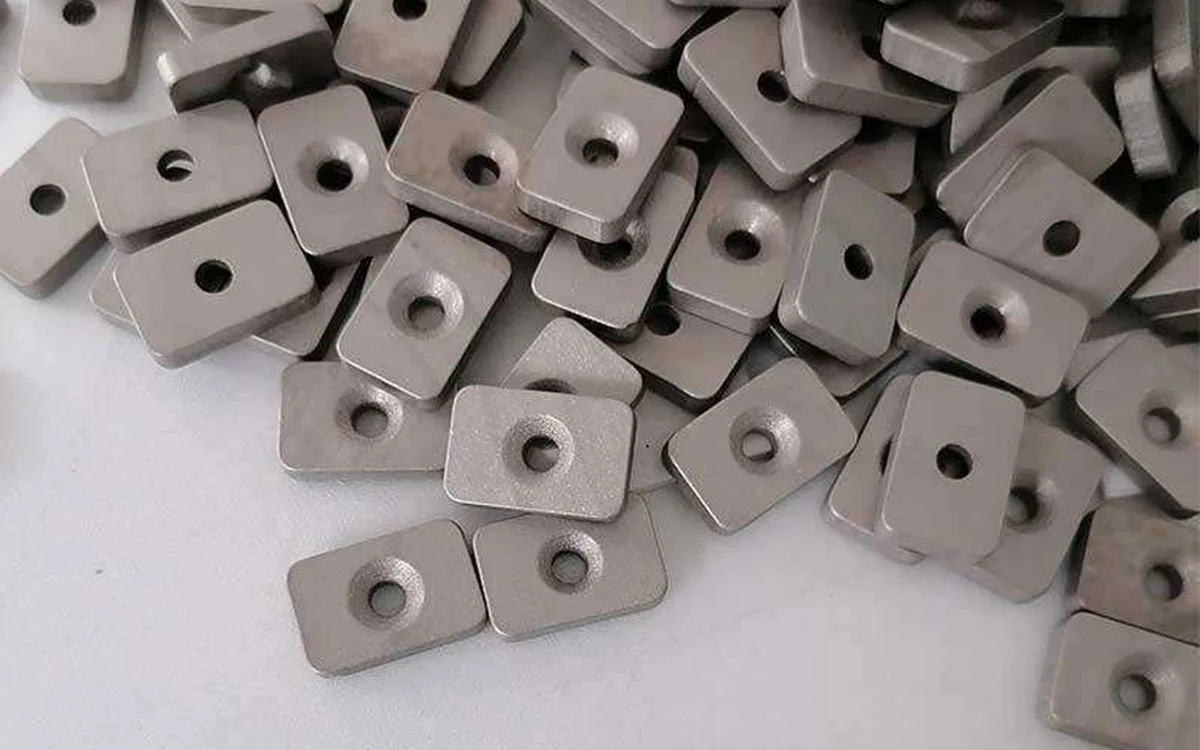 Non-sintered NdFeB Magnets